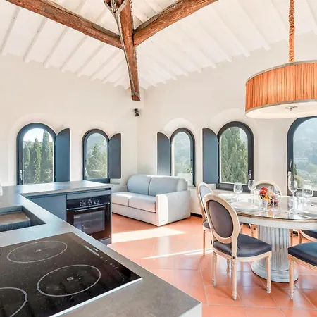 Hilly Windows Fiesole *